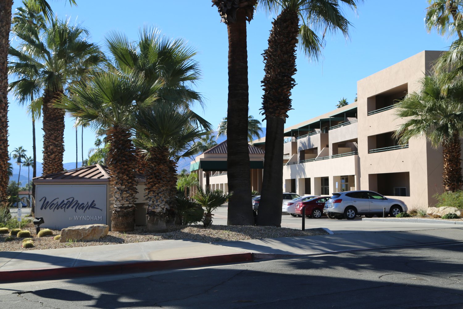 Guides - Palm Springs, CA - Hotels, Lodging - Dave's Travel Corner