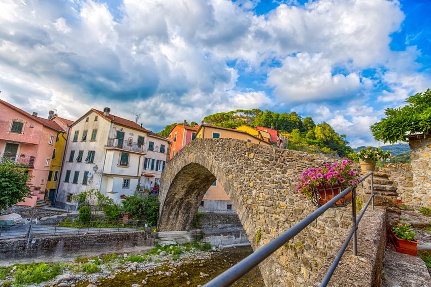 Positief tand gallon Varese Ligure, Italy - April 2020 - Dave's Travel Corner