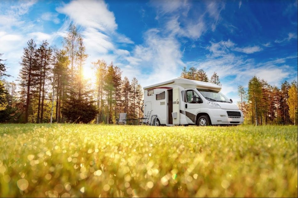What’s the Difference Between a Campervan and Motorhome? - Dave's ...